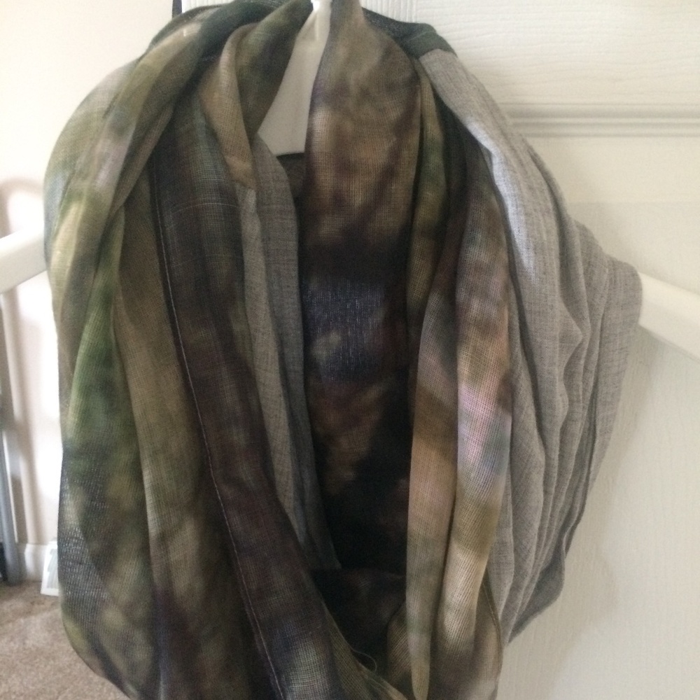 Echo Infinity Scarf, Light Gray / Green & Purple